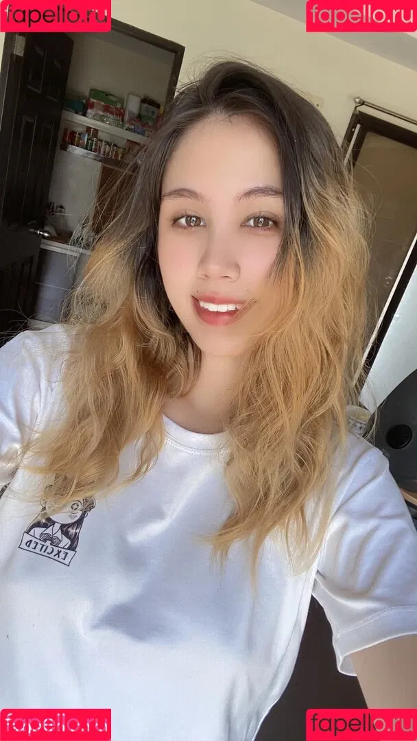 Kura Onee-san / kurasushi_usa / lewdgami Onlyfans Photo Gallery 