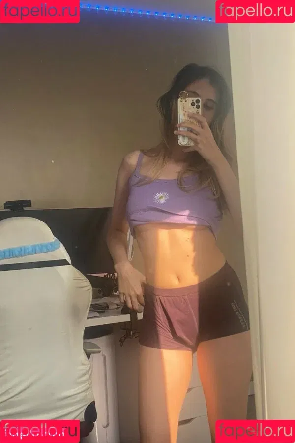 Kura Onee-san / kurasushi_usa / lewdgami Onlyfans Photo Gallery 