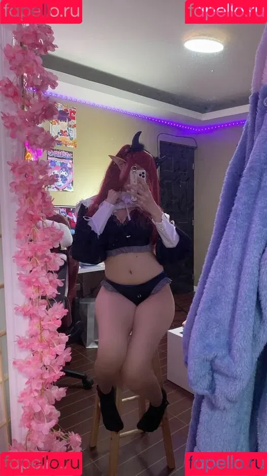 Kura Onee-san / kurasushi_usa / lewdgami Onlyfans Photo Gallery 