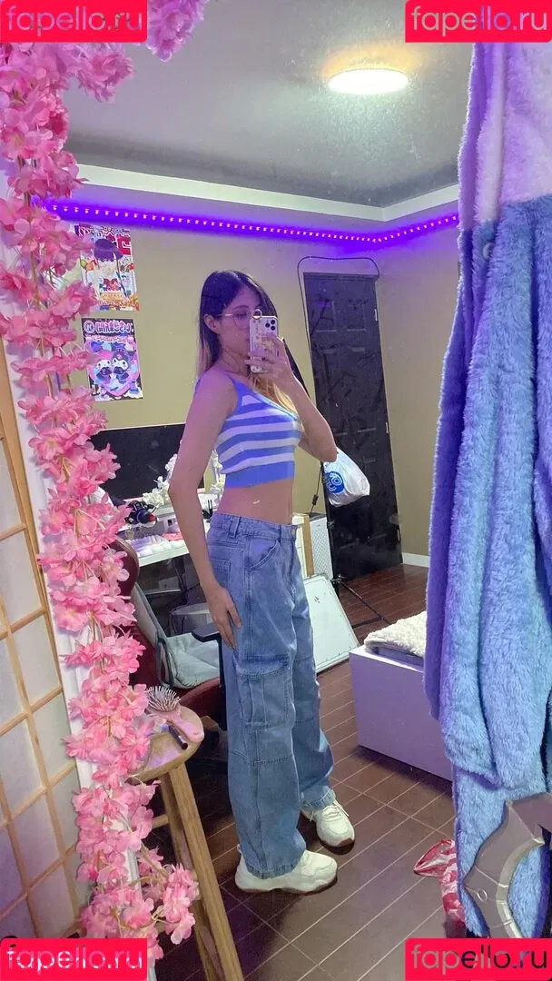 Kura Onee-san / kurasushi_usa / lewdgami Onlyfans Photo Gallery 