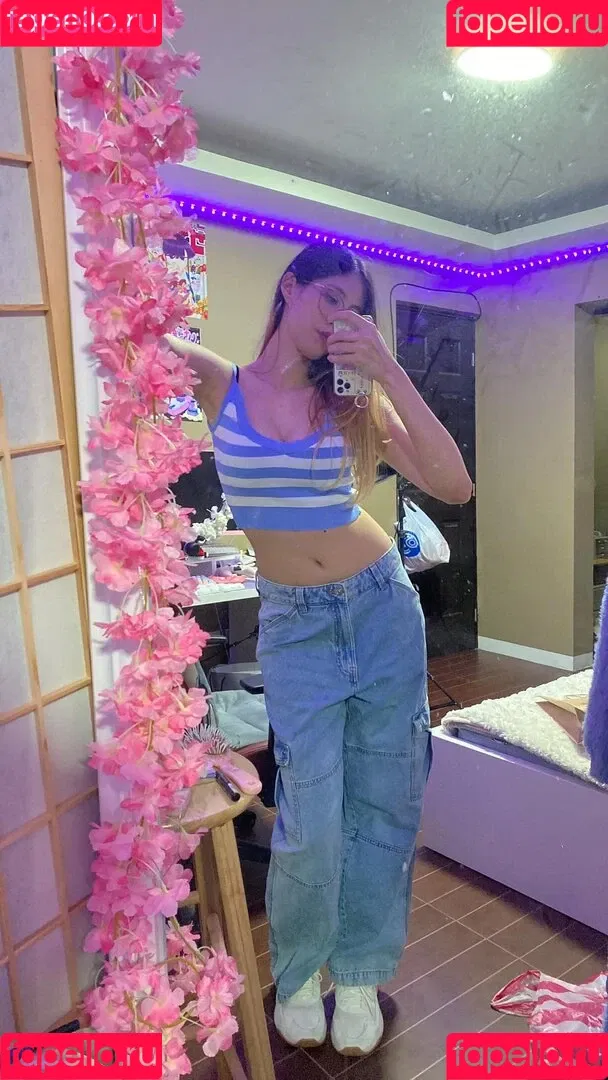 Kura Onee-san / kurasushi_usa / lewdgami Onlyfans Photo Gallery 