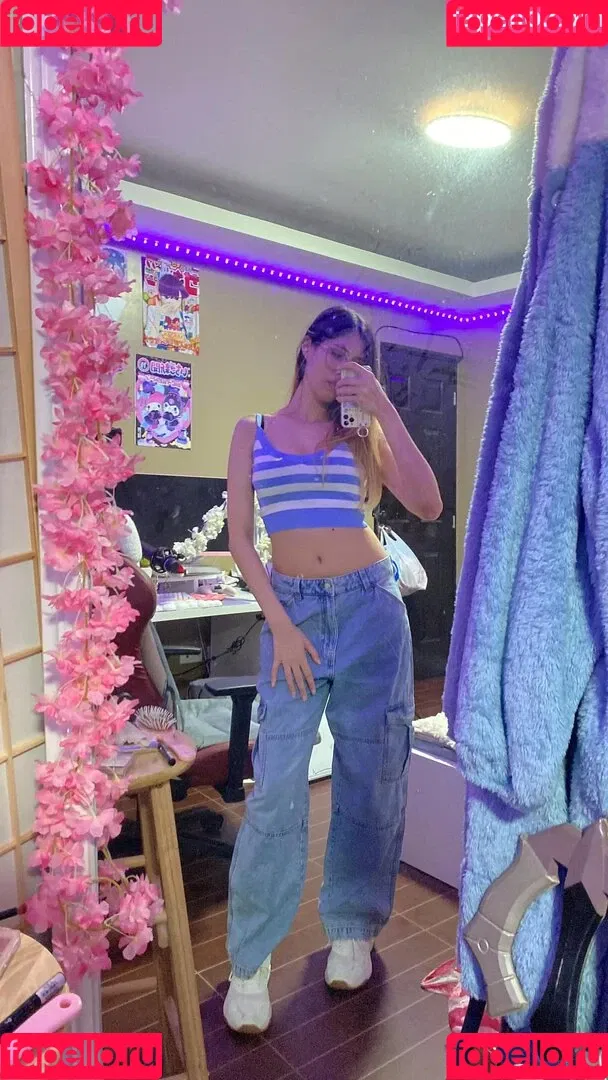 Kura Onee-san / kurasushi_usa / lewdgami Onlyfans Photo Gallery 