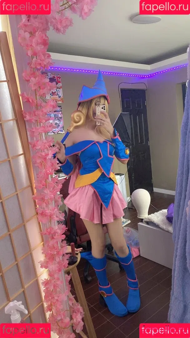 Kura Onee-san / kurasushi_usa / lewdgami Onlyfans Photo Gallery 