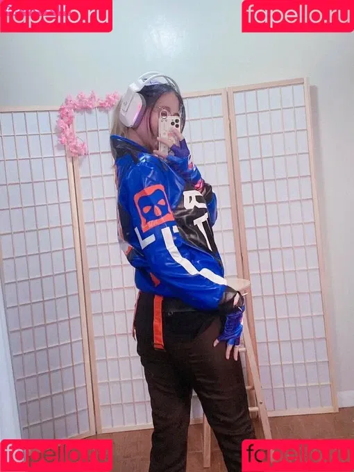 Kura Onee-san / kurasushi_usa / lewdgami Onlyfans Photo Gallery 