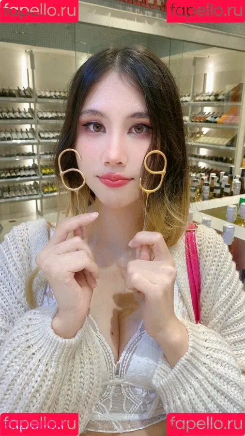 Kura Onee-san / kurasushi_usa / lewdgami Onlyfans Photo Gallery 