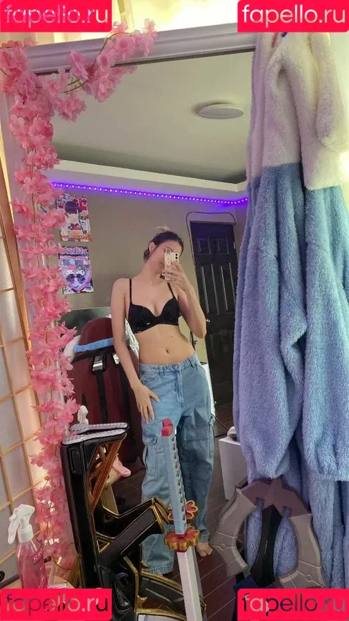 Kura Onee-san / kurasushi_usa / lewdgami Onlyfans Photo Gallery 