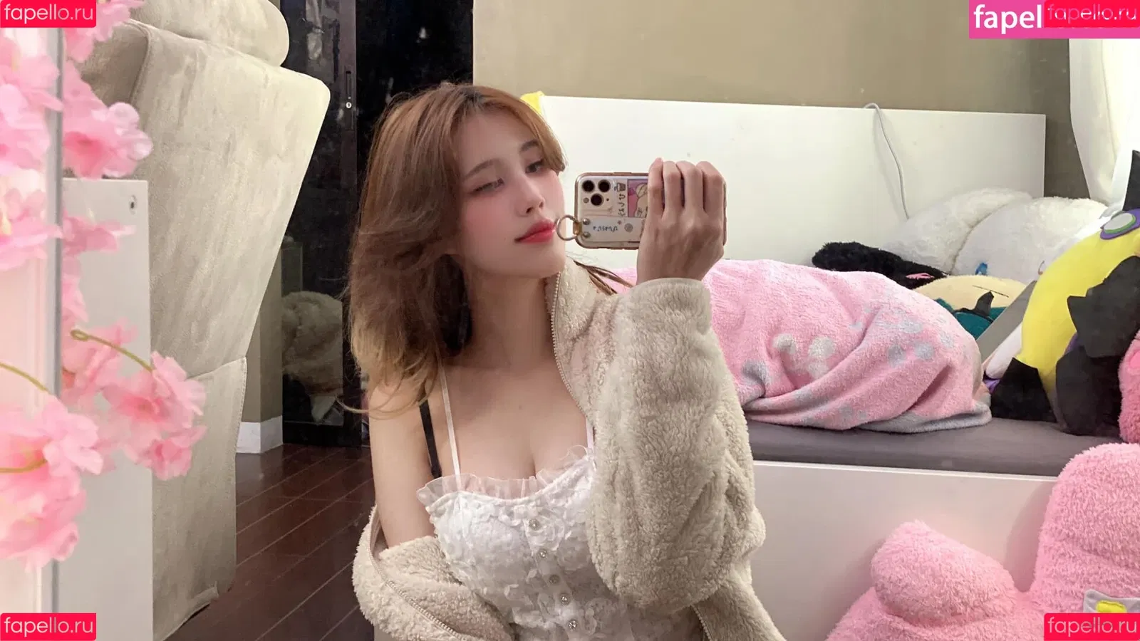 Kura Onee-san / kurasushi_usa / lewdgami Onlyfans Photo Gallery 