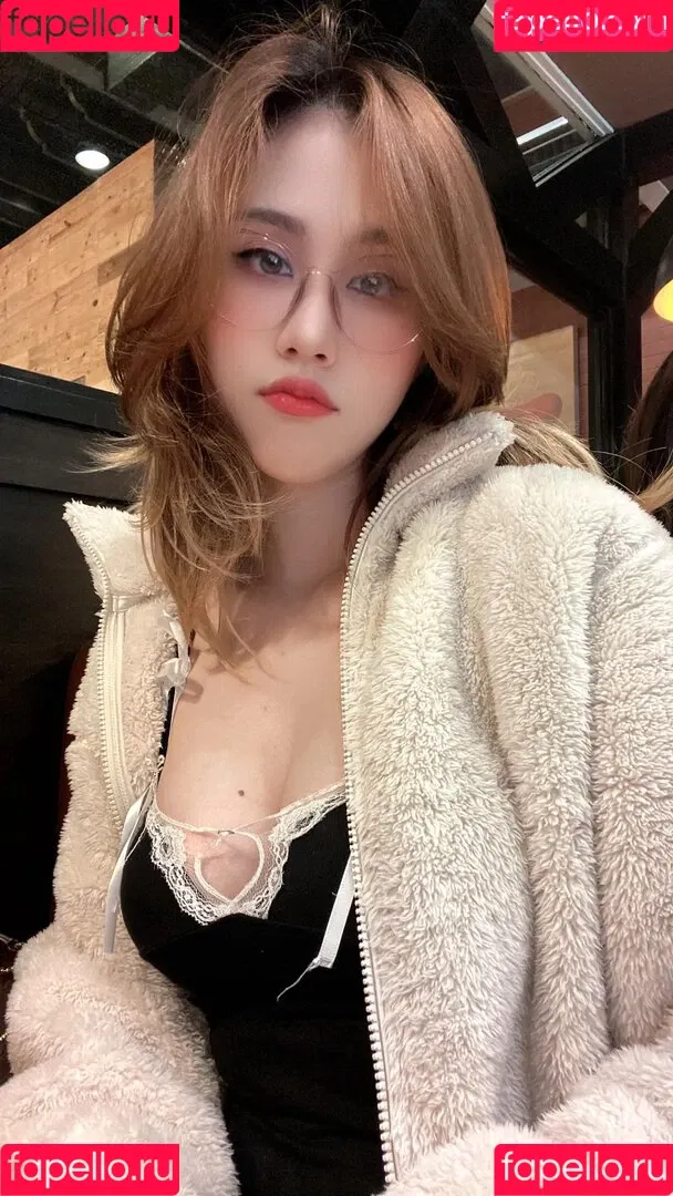 Kura Onee-san / kurasushi_usa / lewdgami Onlyfans Photo Gallery 