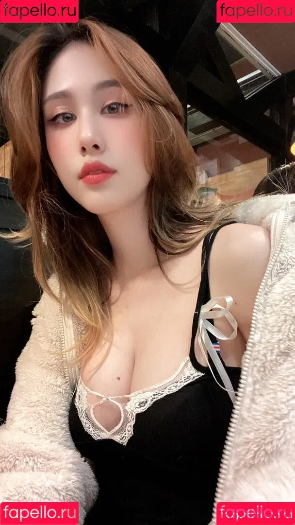 Kura Onee-san / kurasushi_usa / lewdgami Onlyfans Photo Gallery 