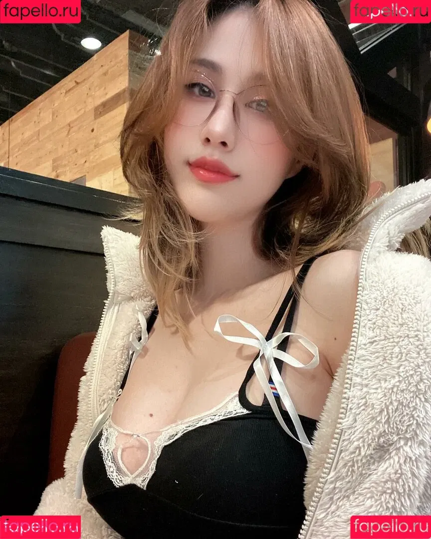 Kura Onee-san / kurasushi_usa / lewdgami Onlyfans Photo Gallery 