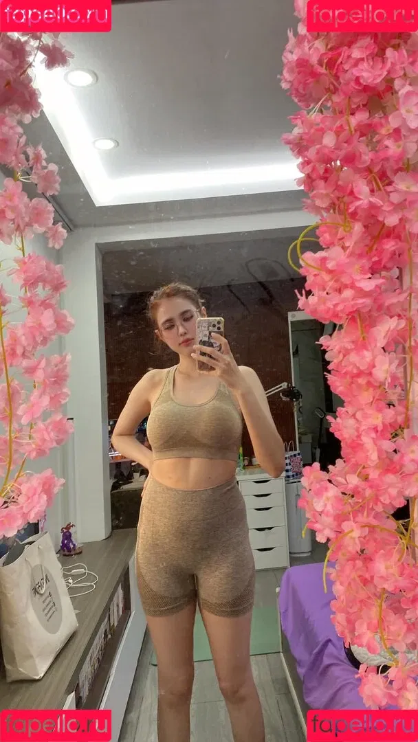 Kura Onee-san / kurasushi_usa / lewdgami Onlyfans Photo Gallery 