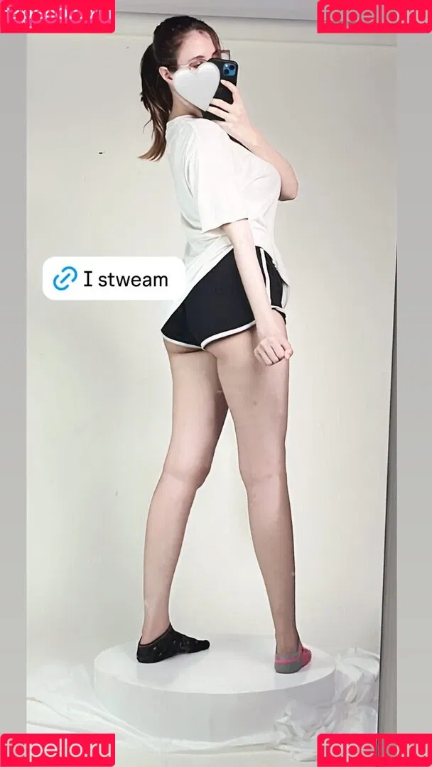 Kura Onee-san / kurasushi_usa / lewdgami Onlyfans Photo Gallery 