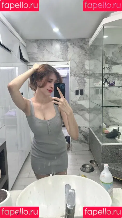 Kura Onee-san / kurasushi_usa / lewdgami Onlyfans Photo Gallery 