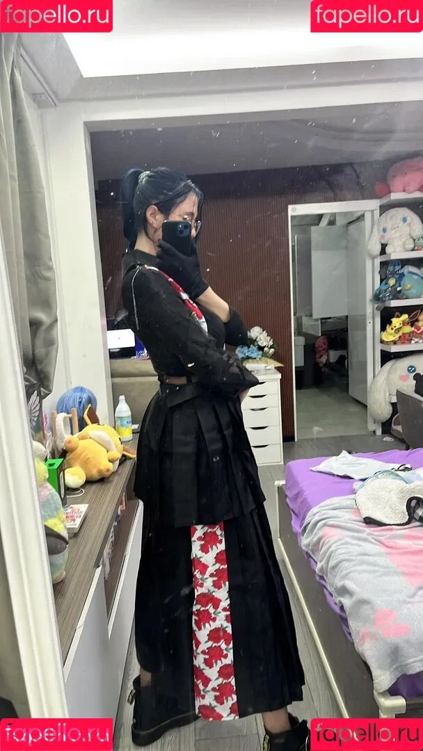 Kura Onee-san / kurasushi_usa / lewdgami Onlyfans Photo Gallery 