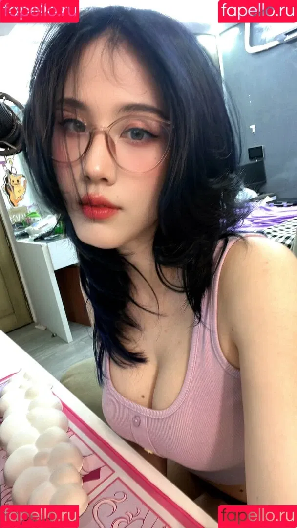 Kura Onee-san / kurasushi_usa / lewdgami Onlyfans Photo Gallery 