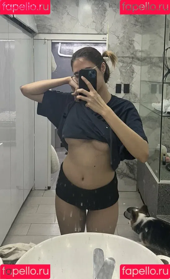 Kura Onee-san / kurasushi_usa / lewdgami Onlyfans Photo Gallery 