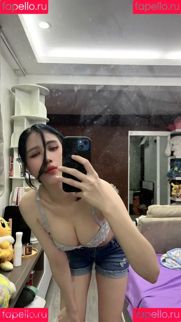 Kura Onee-san / kurasushi_usa / lewdgami Onlyfans Photo Gallery 