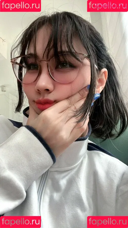 Kura Onee-san / kurasushi_usa / lewdgami Onlyfans Photo Gallery 