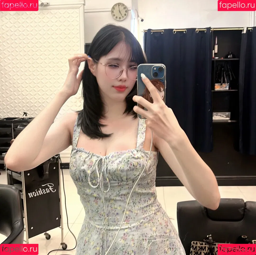 Kura Onee-san / kurasushi_usa / lewdgami Onlyfans Photo Gallery 