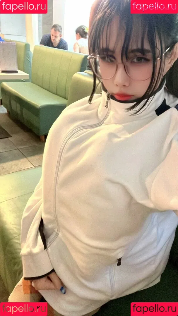 Kura Onee-san / kurasushi_usa / lewdgami Onlyfans Photo Gallery 