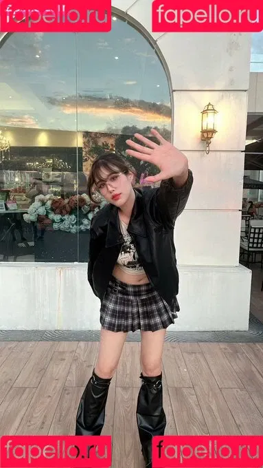 Kura Onee-san / kurasushi_usa / lewdgami Onlyfans Photo Gallery 