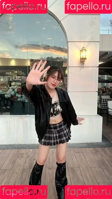 Kura Onee-san / kurasushi_usa / lewdgami Onlyfans Photo Gallery 