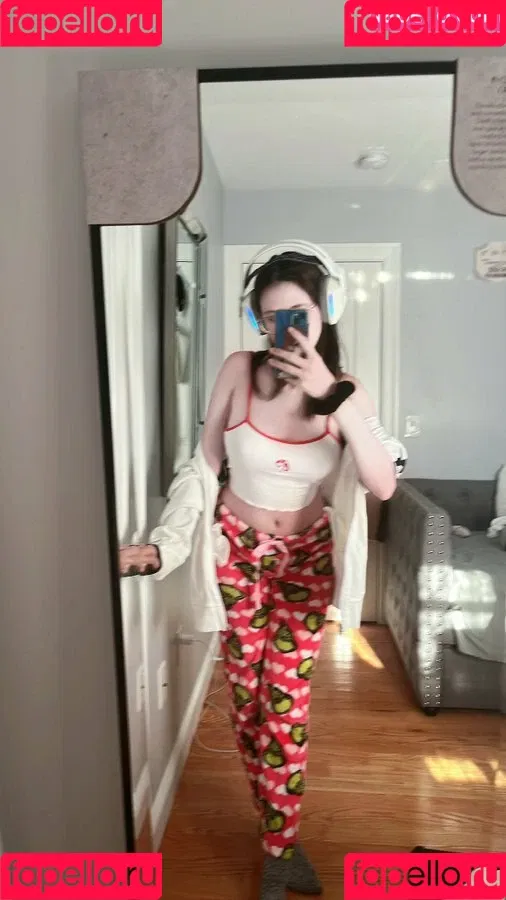 Kura Onee-san / kurasushi_usa / lewdgami Onlyfans Photo Gallery 