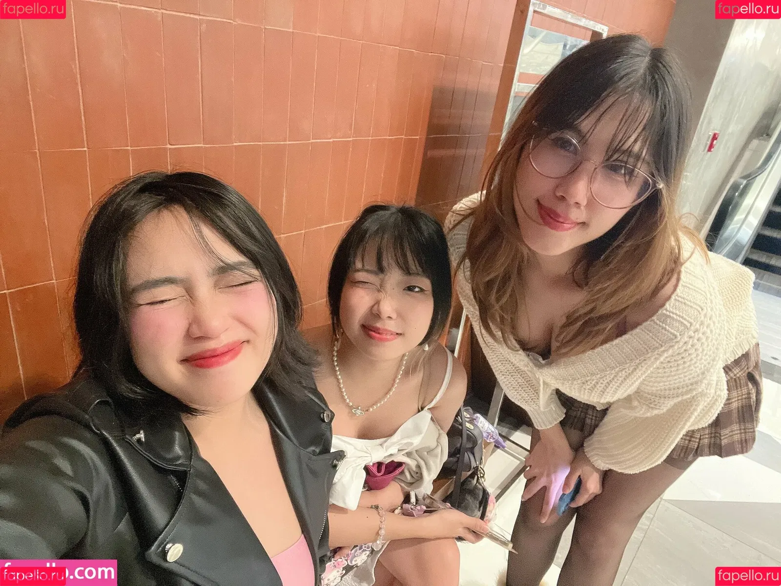 Kura Onee-san / kurasushi_usa / lewdgami Onlyfans Photo Gallery 