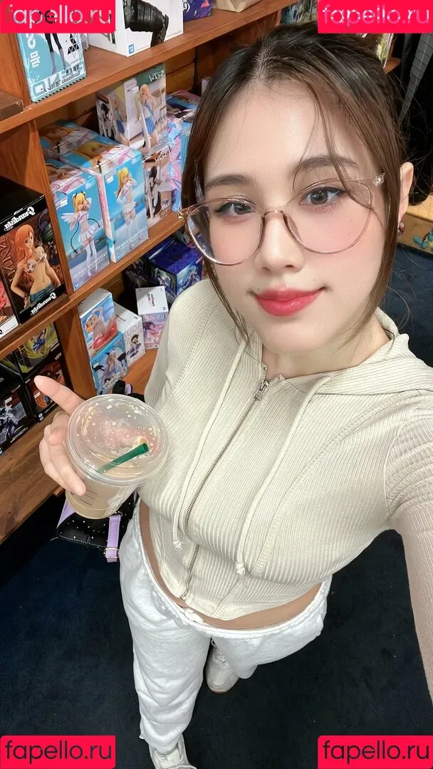 Kura Onee-san / kurasushi_usa / lewdgami Onlyfans Photo Gallery 