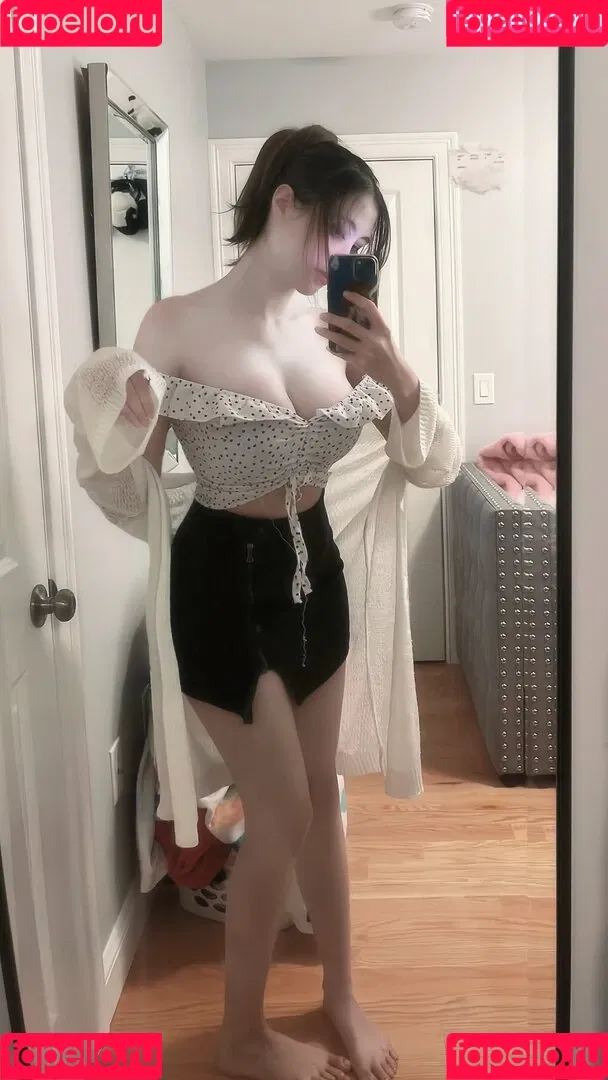 Kura Onee-san / kurasushi_usa / lewdgami Onlyfans Photo Gallery 