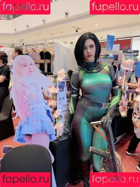 Kura Onee-san / kurasushi_usa / lewdgami Onlyfans Photo Gallery 