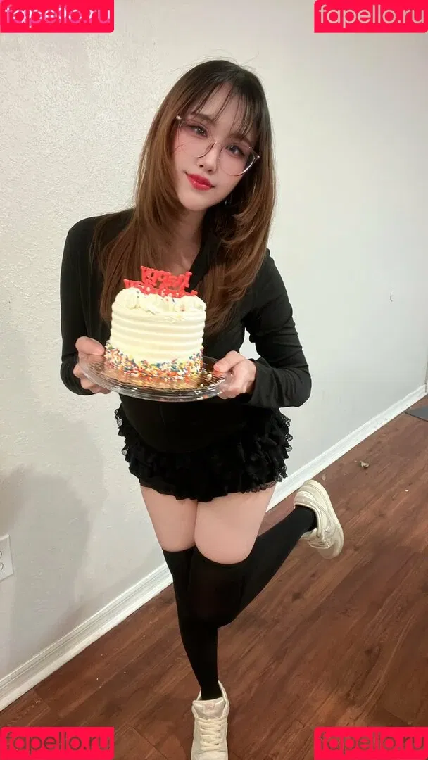 Kura Onee-san / kurasushi_usa / lewdgami Onlyfans Photo Gallery 