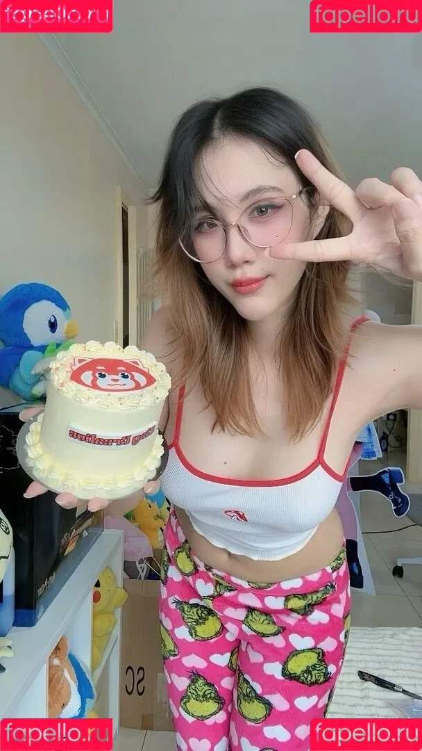 Kura Onee-san / kurasushi_usa / lewdgami Onlyfans Photo Gallery 