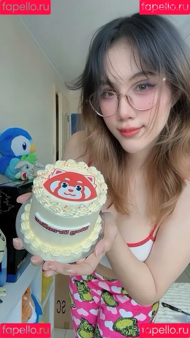 Kura Onee-san / kurasushi_usa / lewdgami Onlyfans Photo Gallery 