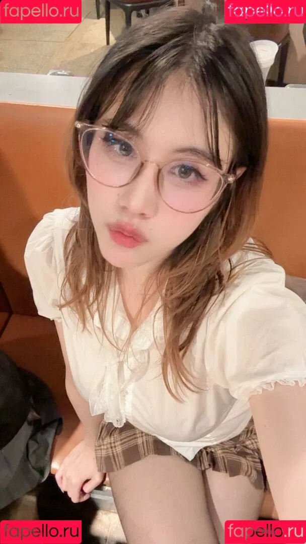 Kura Onee-san / kurasushi_usa / lewdgami Onlyfans Photo Gallery 