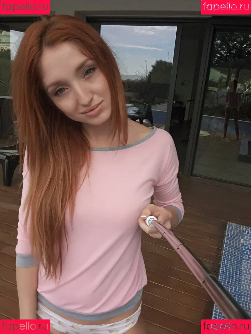 Michelle H. aka The Red Fox / ne_prosto_lisa / redfoxofficial Onlyfans Photo Gallery 