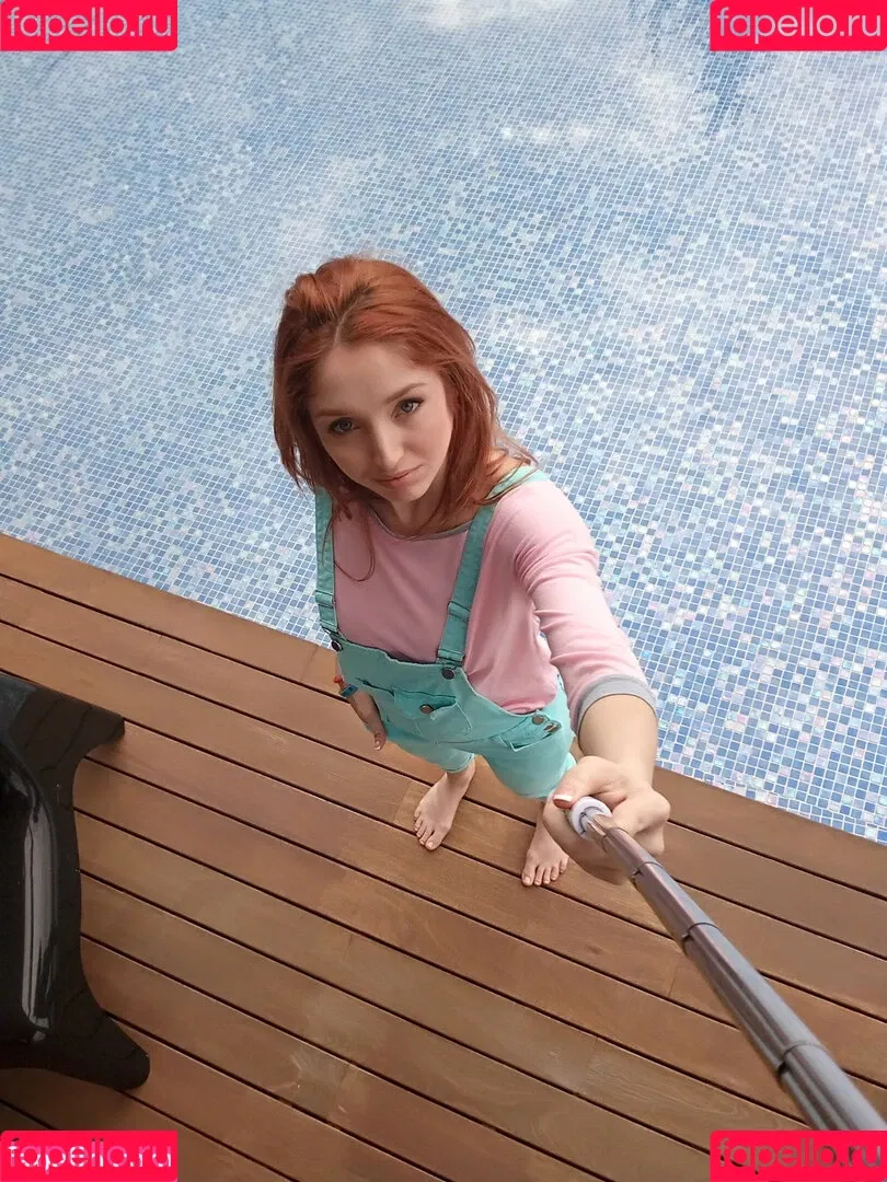 Michelle H. aka The Red Fox / ne_prosto_lisa / redfoxofficial Onlyfans Photo Gallery 