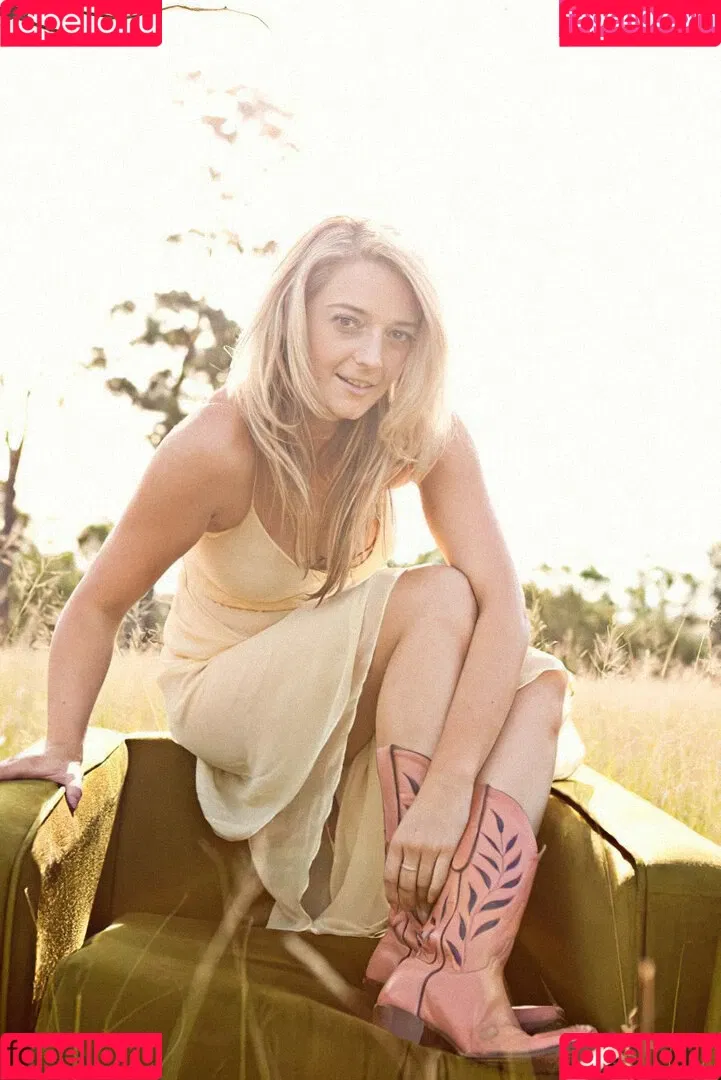 Elle Dawe / elledawe / ellemamiii Onlyfans Photo Gallery 