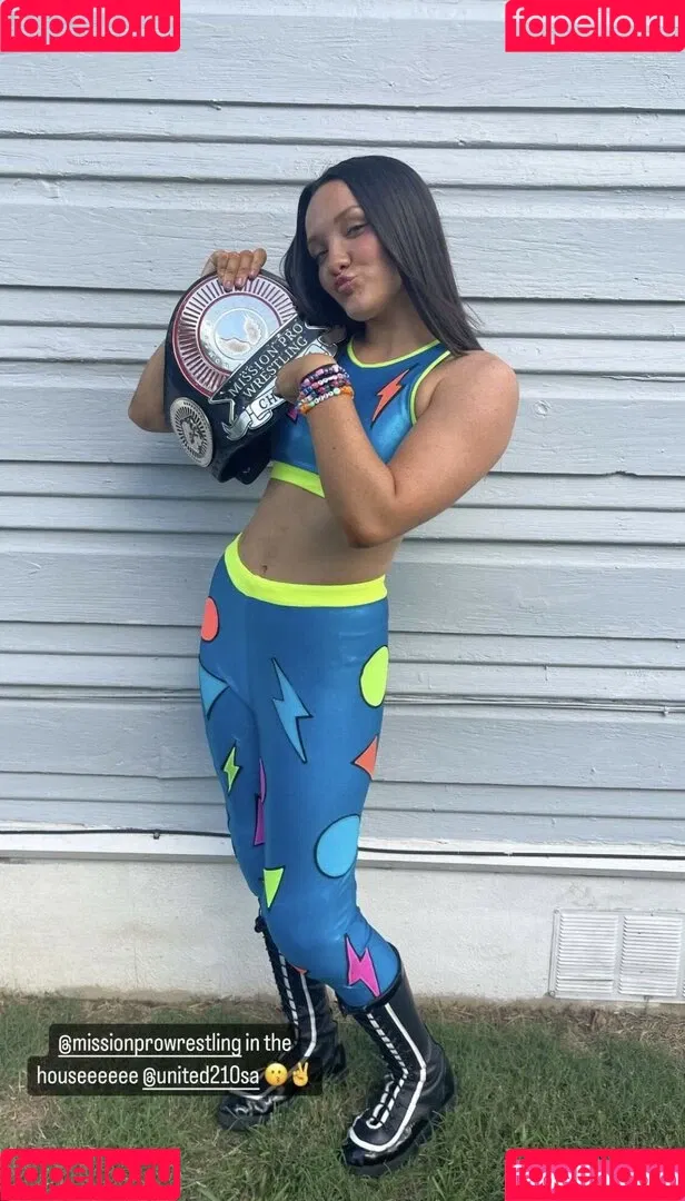 ItsIzzyMania / Izzy Moreno / WWYTWrestling Onlyfans Photo Gallery 