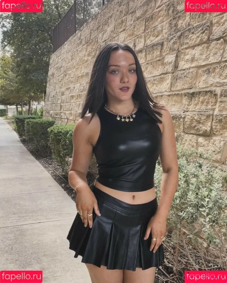 ItsIzzyMania / Izzy Moreno / WWYTWrestling Onlyfans Photo Gallery 