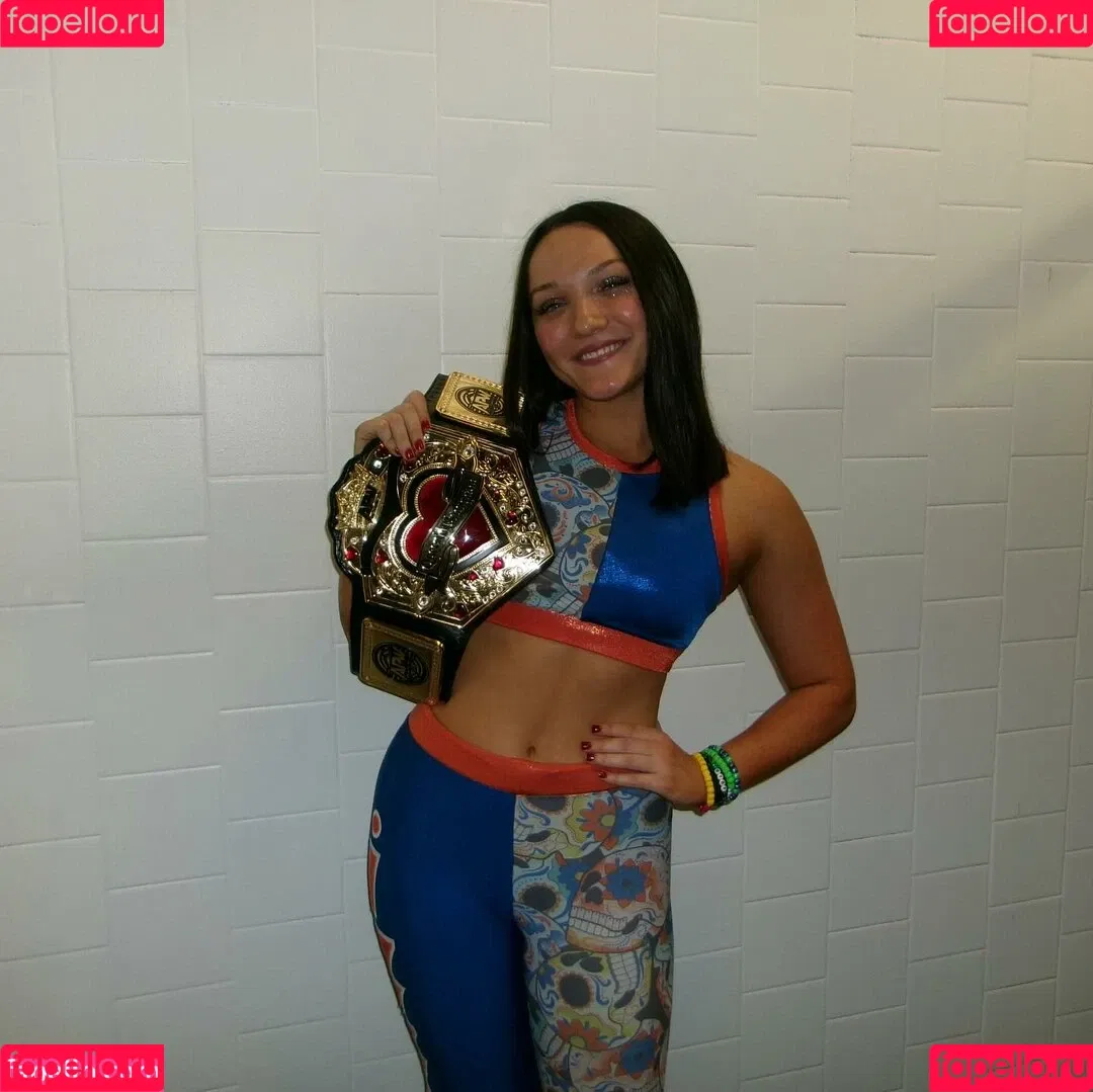 ItsIzzyMania / Izzy Moreno / WWYTWrestling Onlyfans Photo Gallery 