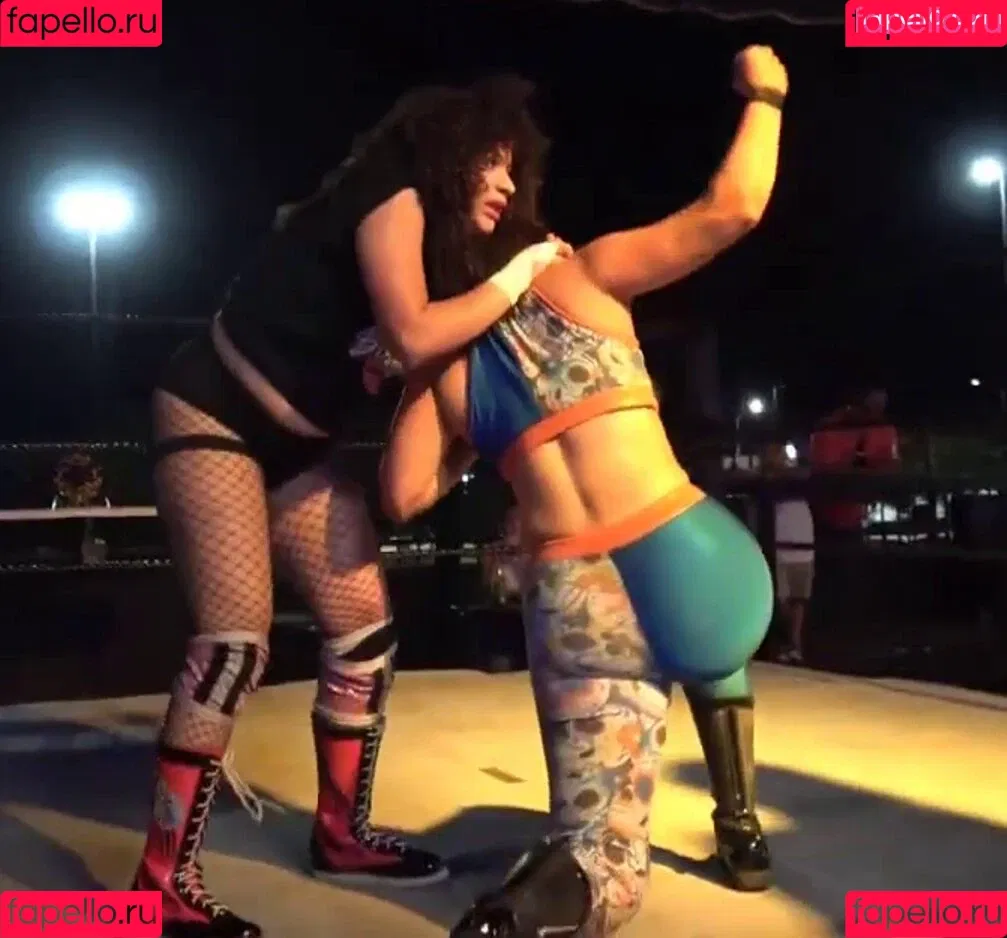 ItsIzzyMania / Izzy Moreno / WWYTWrestling Onlyfans Photo Gallery 