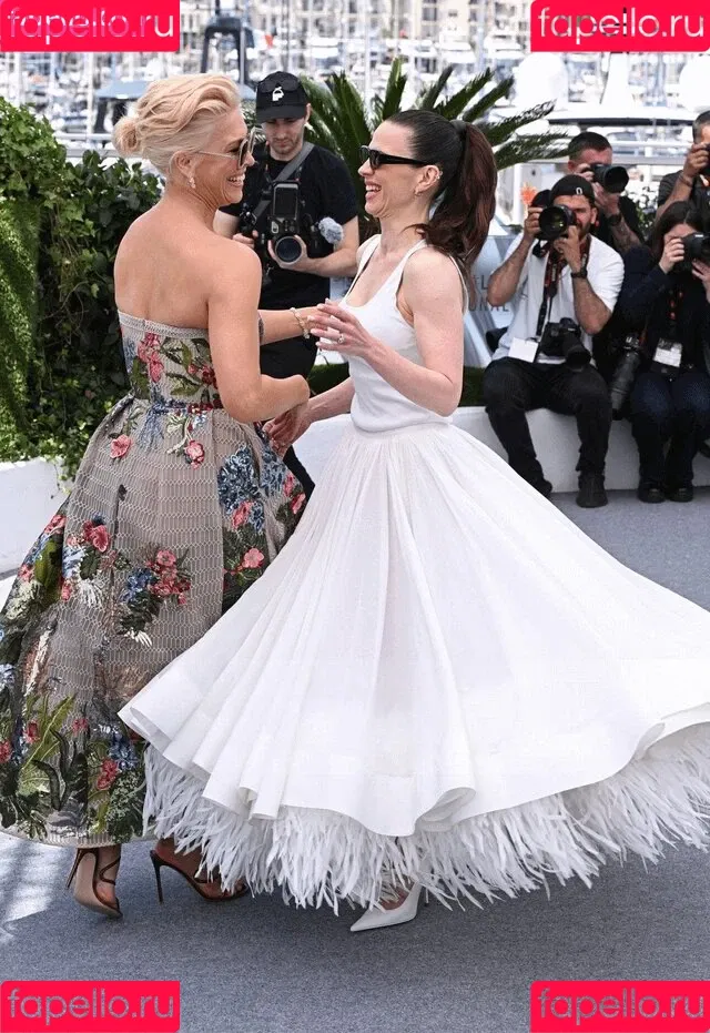 Hannah Waddingham / hannah_waddingham Onlyfans Photo Gallery 