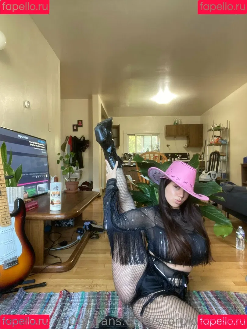 Bendy Lola / scorpioyogagirl Onlyfans Photo Gallery 