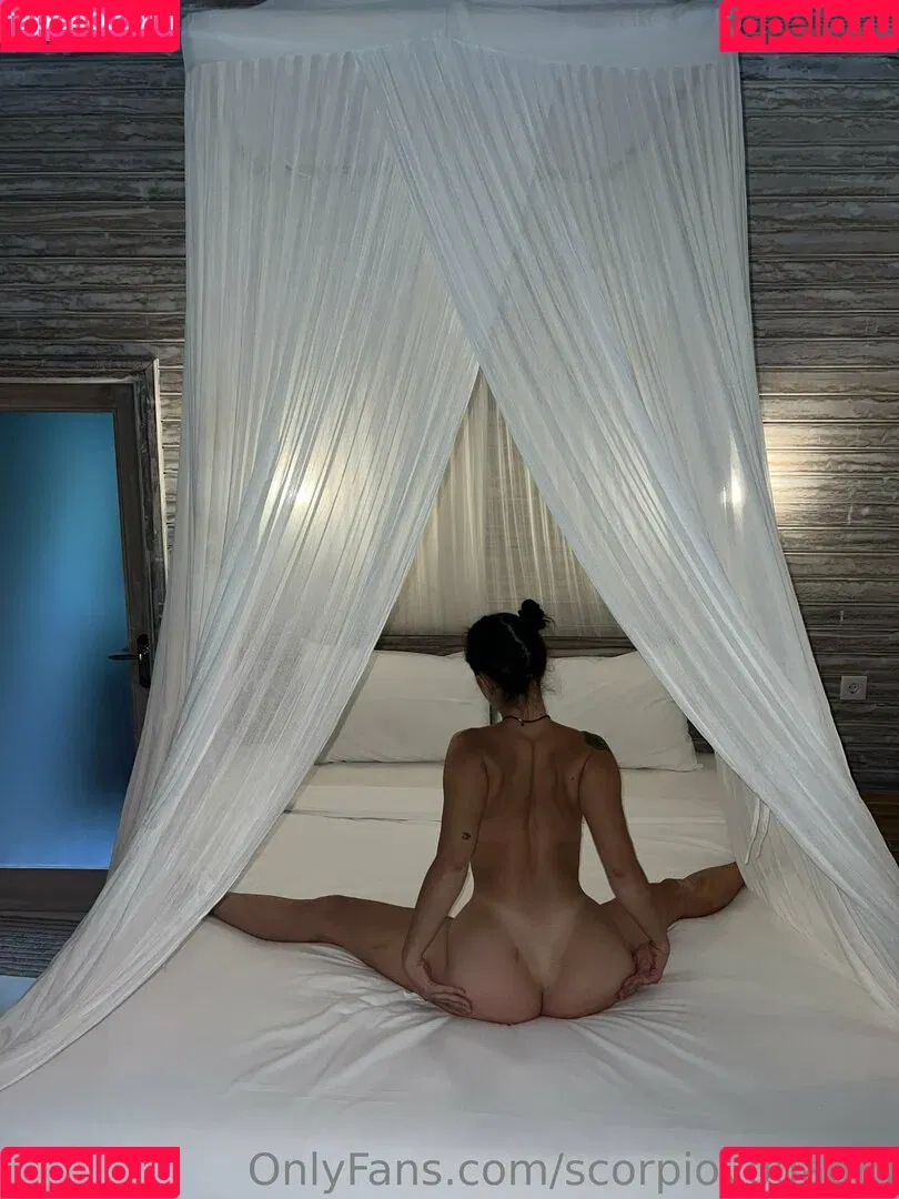 Bendy Lola / scorpioyogagirl Onlyfans Photo Gallery 