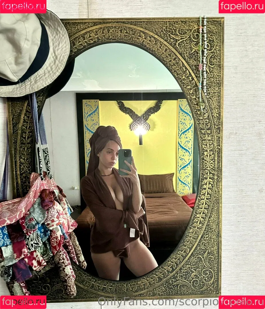 Bendy Lola / scorpioyogagirl Onlyfans Photo Gallery 