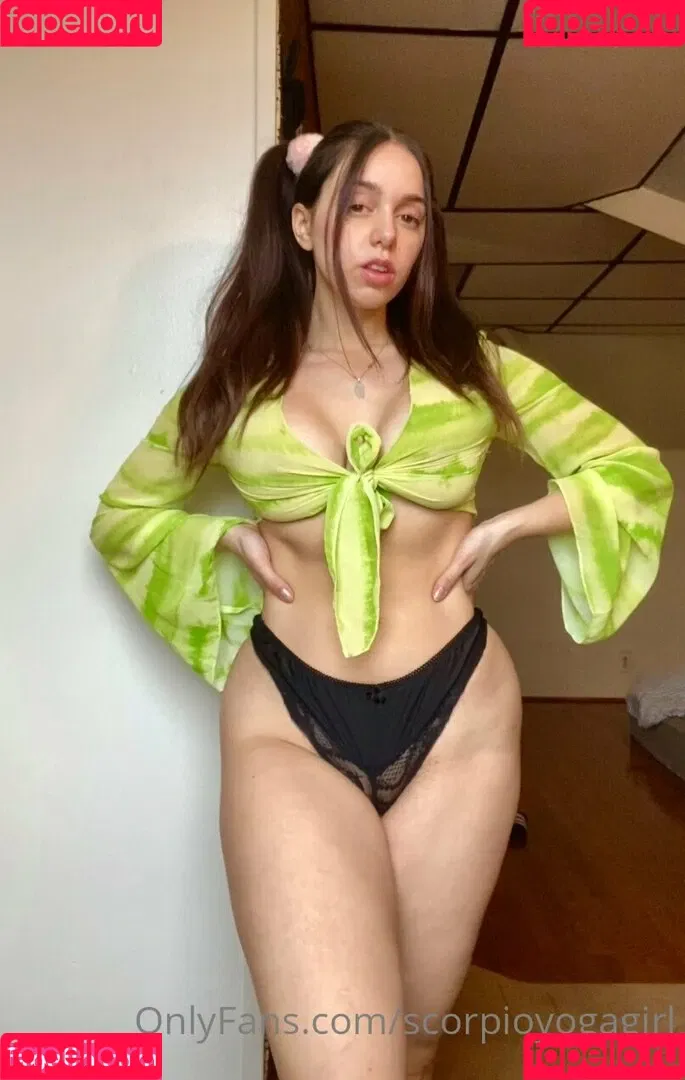 Bendy Lola / scorpioyogagirl Onlyfans Photo Gallery 