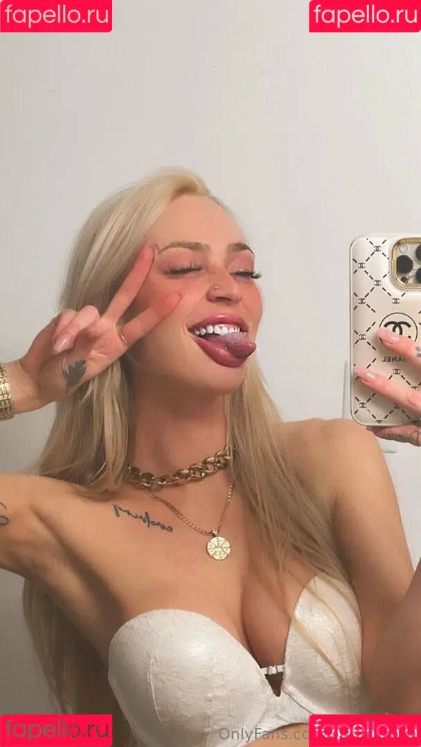 arielleaube Onlyfans Photo Gallery 