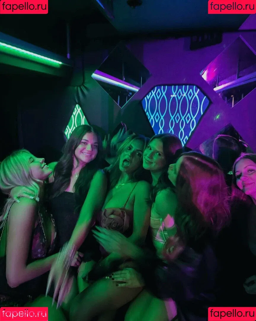 Sara Bella Harris / iamsarahharris Onlyfans Photo Gallery 