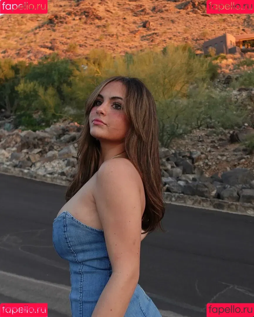 Sara Bella Harris / iamsarahharris Onlyfans Photo Gallery 